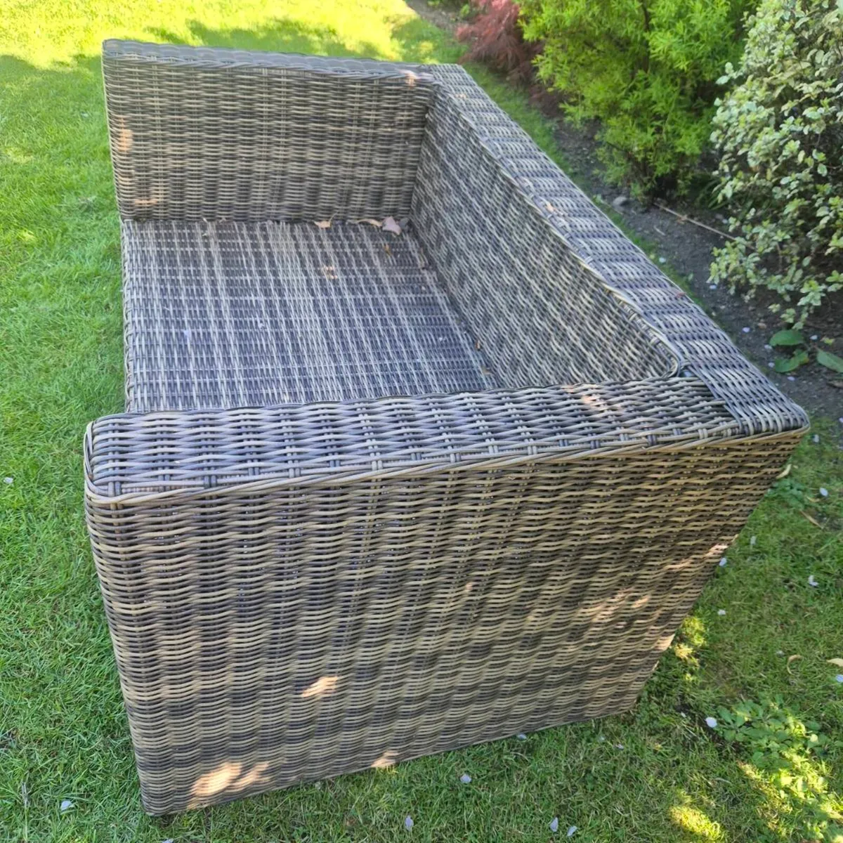 Rattan Garden seat - Image 1