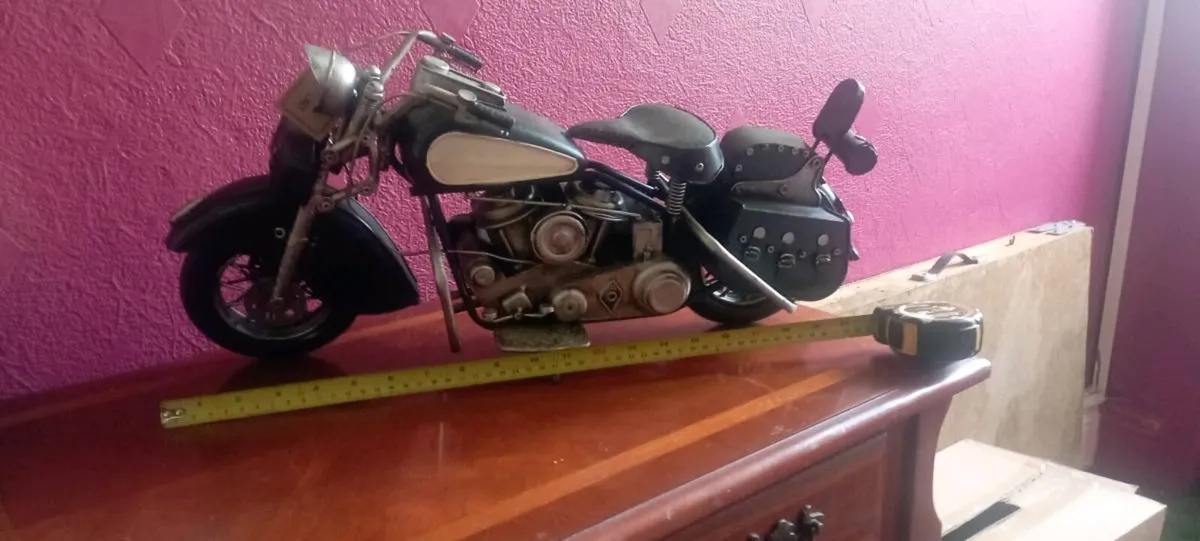 VINTAGE STEEL MOTORCYCLE OVER 21 INCH IN LENGTH . - Image 2