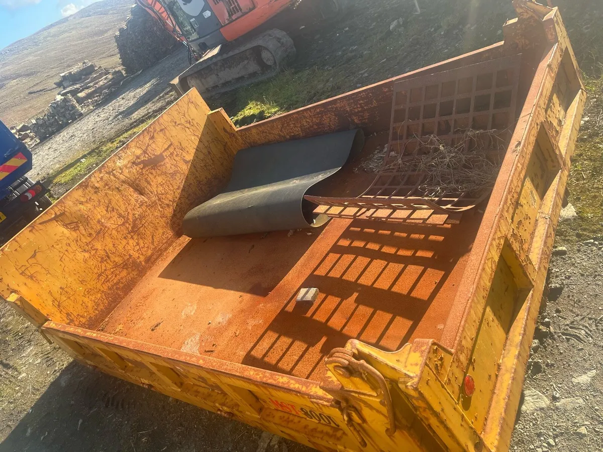 Tracked dumper tipping body - Image 1