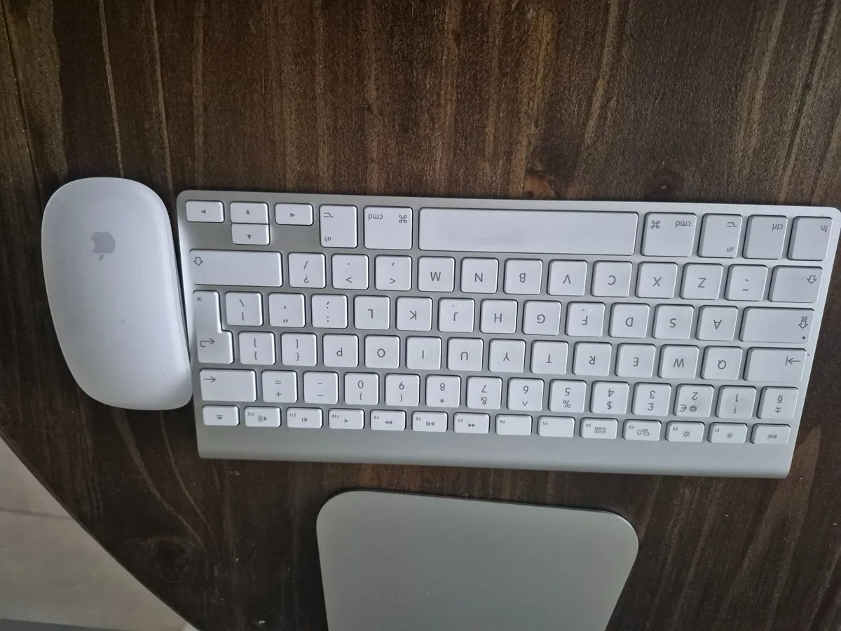 Apple iMac 21.5" mid 2014, wireless keyboard, wire - Image 3