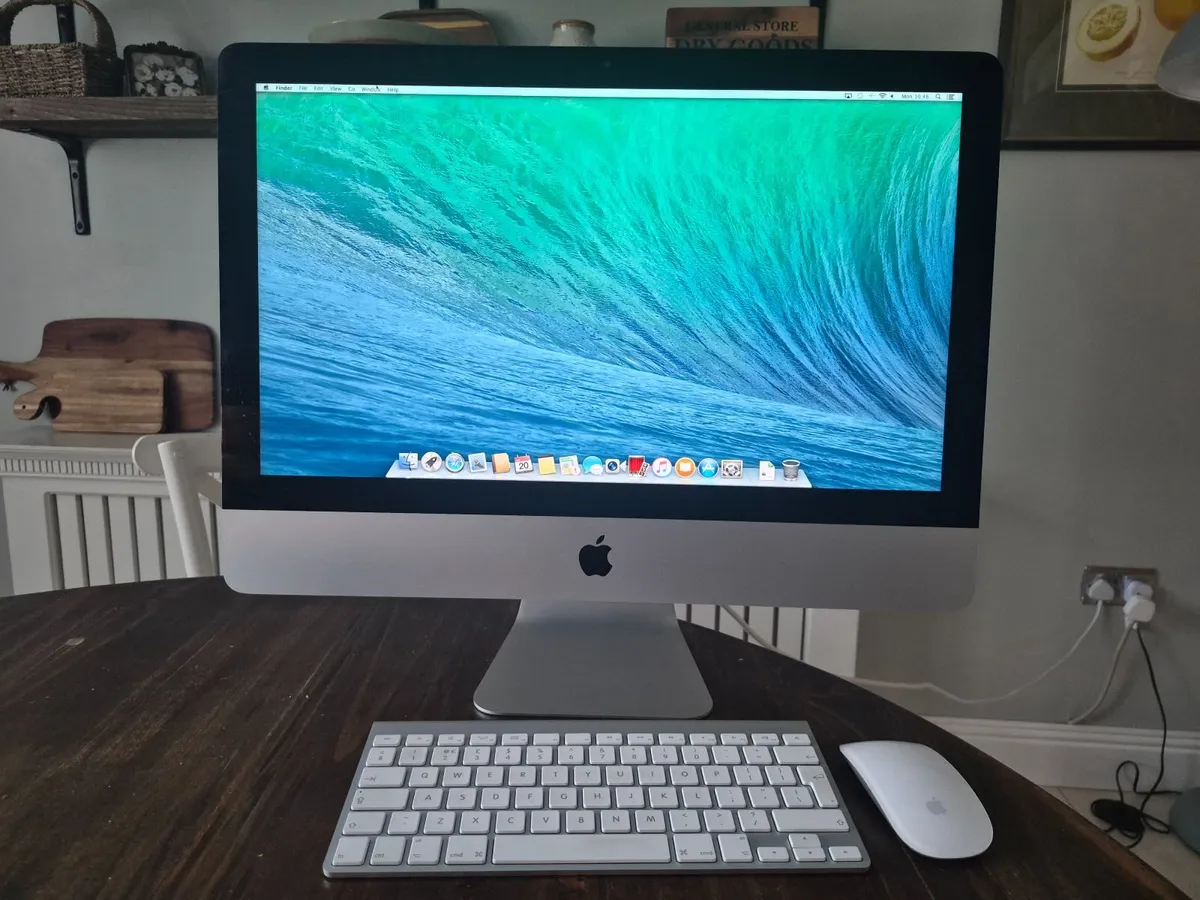 Apple iMac 21.5" mid 2014, wireless keyboard, wire - Image 1