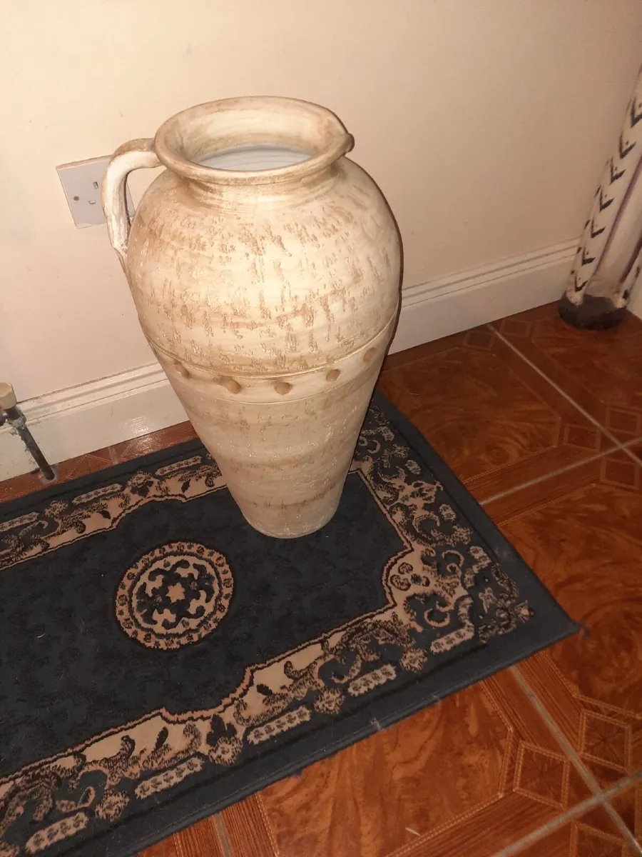 Large jug - Image 1