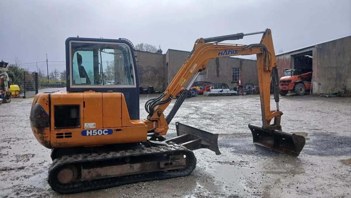 2004 Hanix 5 Tonne Digger - Image 3