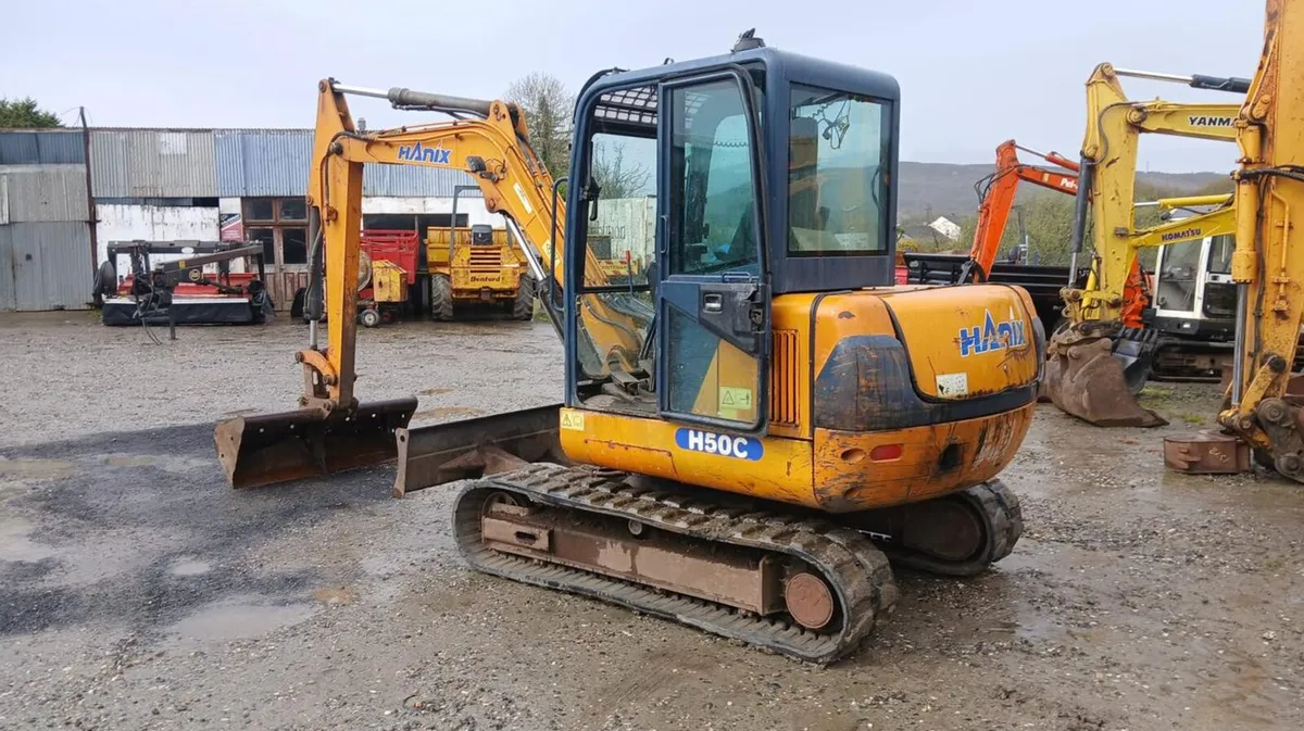 2004 Hanix 5 Tonne Digger - Image 2