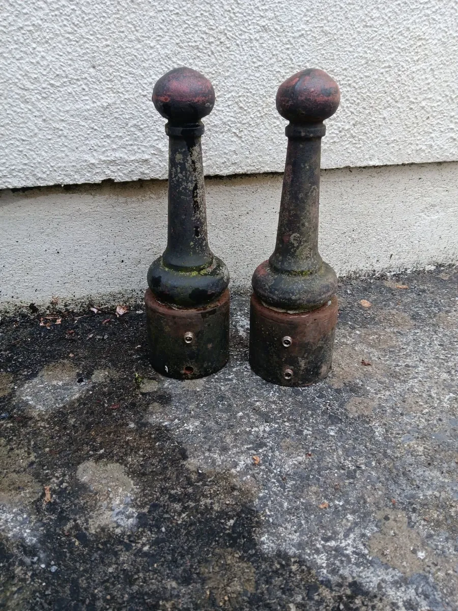 Post top cast iron decorations - Image 1