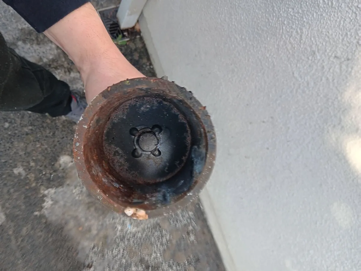 Post top cast iron decorations - Image 2