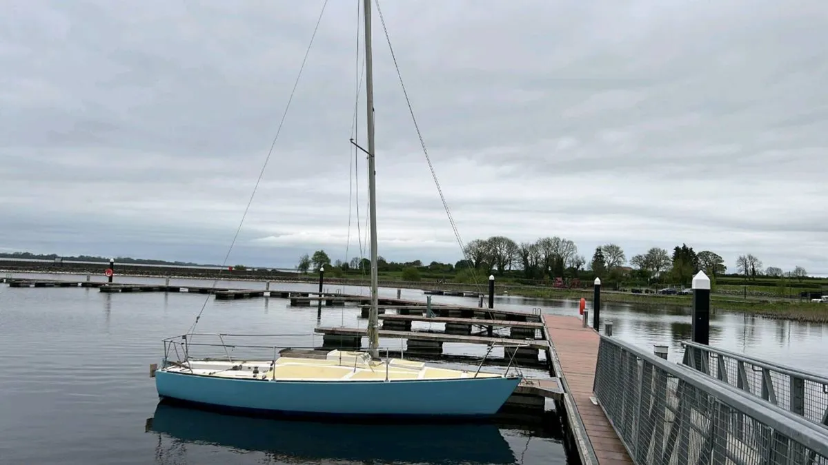 J24 sailing boat - Image 1