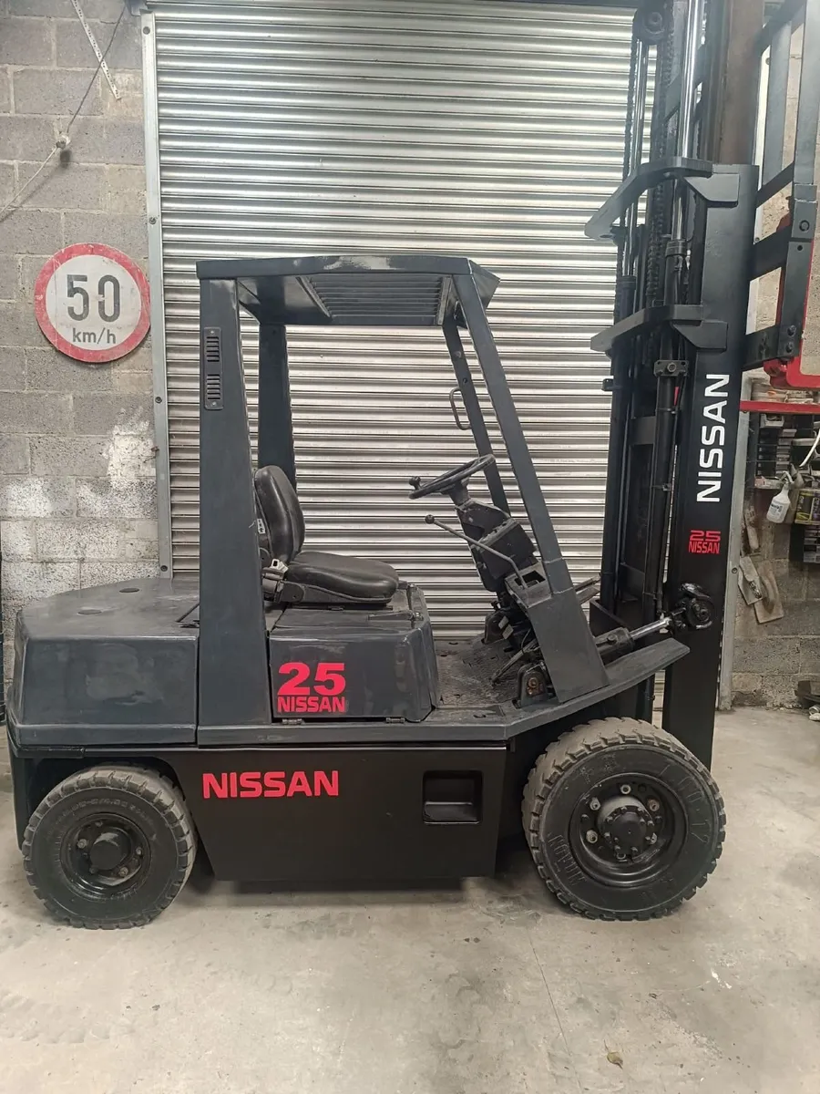 Nissan forklift - Image 1