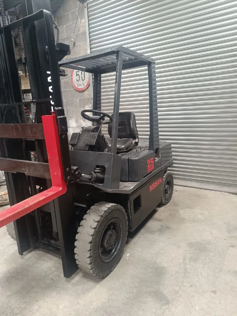 Nissan forklift - Image 2