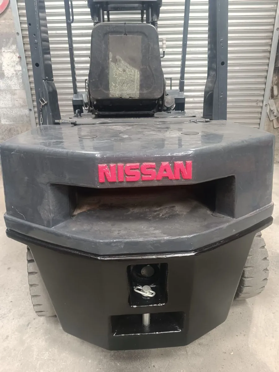 Nissan forklift - Image 4