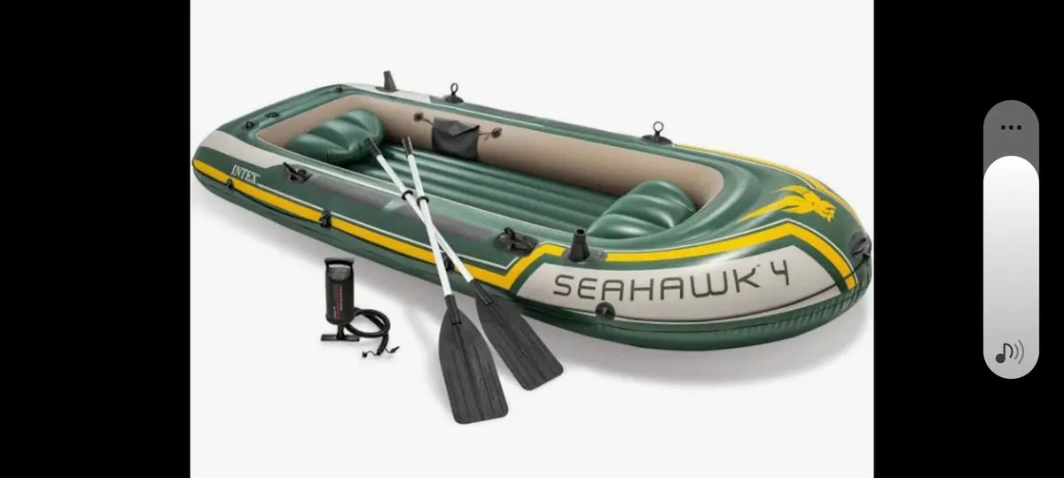 Inflatable 4 man boat, with pump and oars, as Newc - Image 1