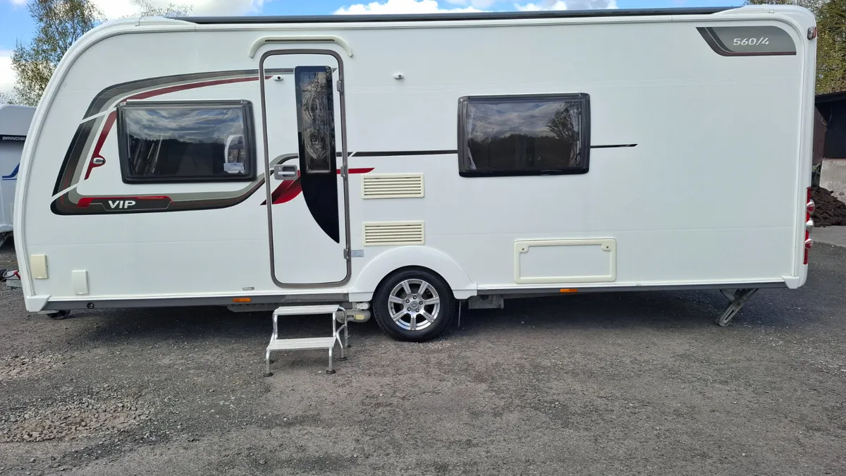 Coachman 560/4  VIP Fixed Bed Caravan - Image 3