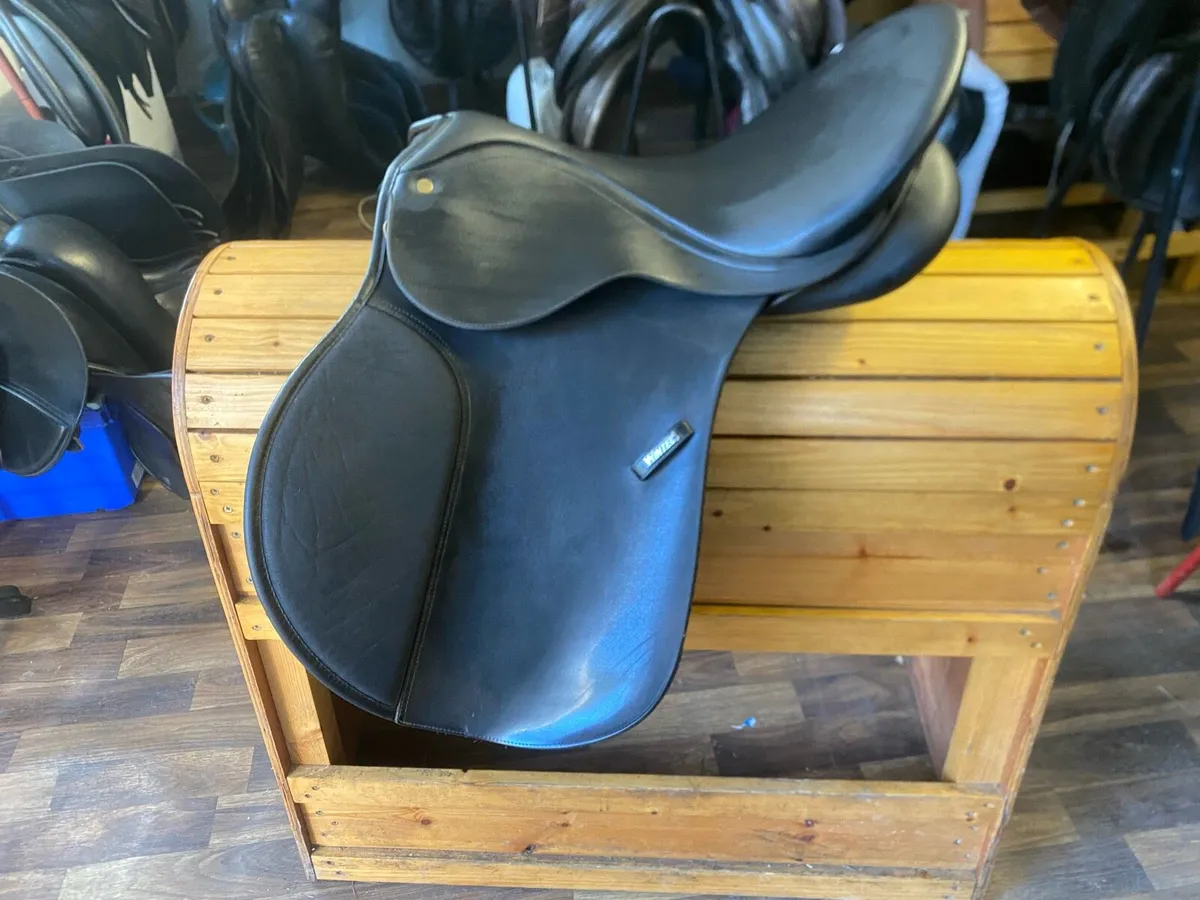 Wintec 250 16.5-17” adjustable saddle - Image 1
