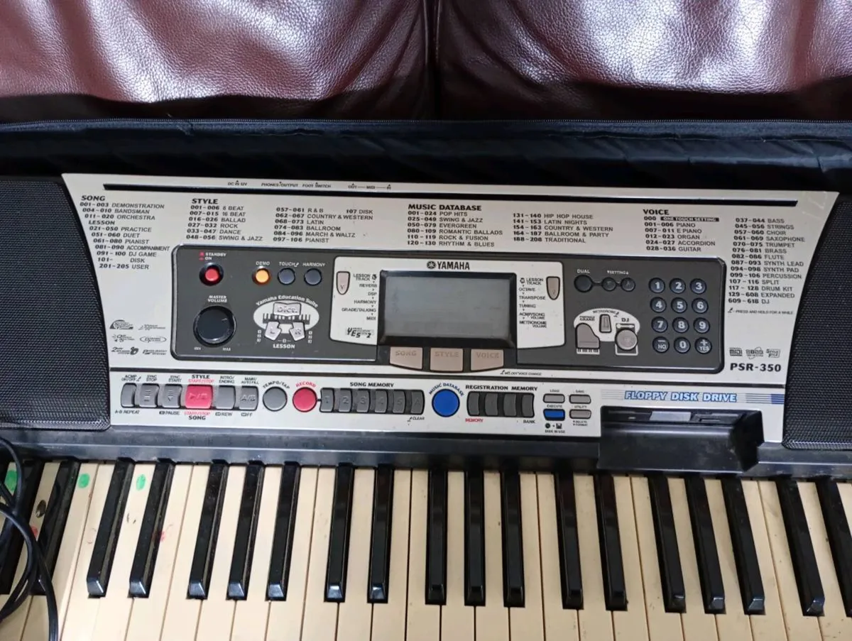 Yahama PSR 350. Keyboard - Image 2