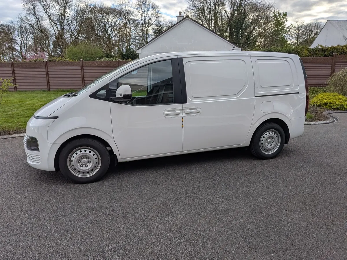 Hyundai Staria 2024 - Image 3