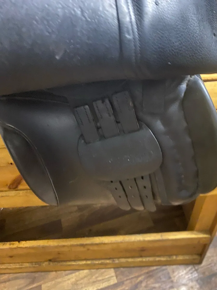 18” GFS black Leather saddle - Image 3