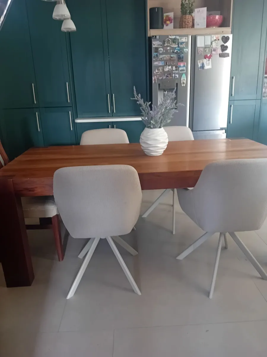 Kitchen table - Image 1