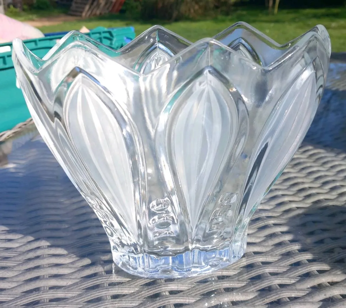 Stunning Lalique style vase, glass, no damage D18 - Image 3