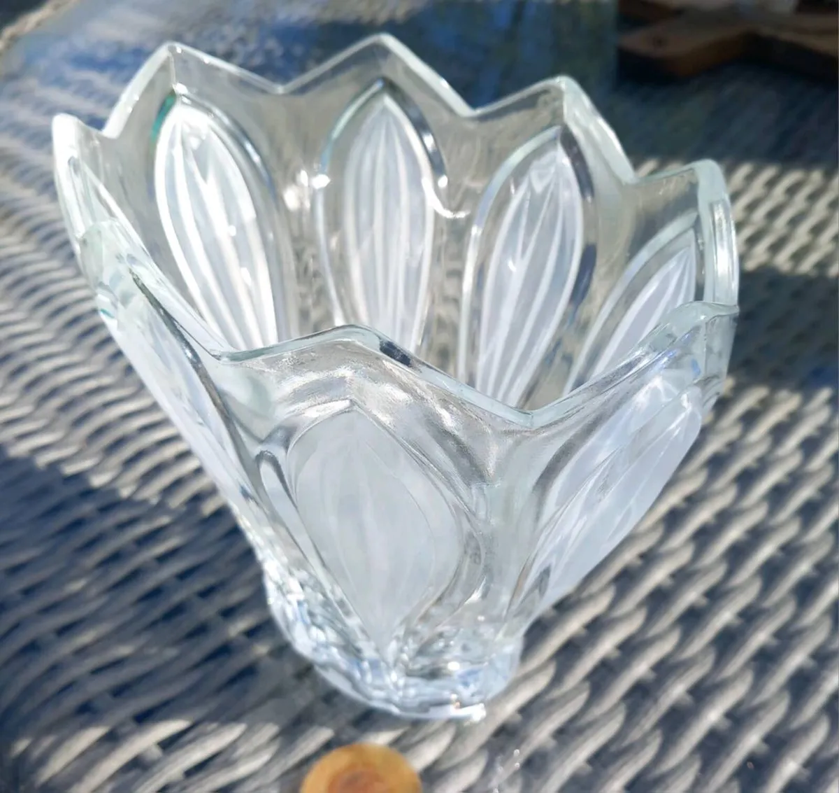 Stunning Lalique style vase, glass, no damage D18 - Image 4