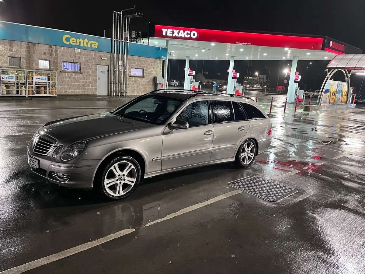 Mercedes Benz E280 crew cab - Image 2