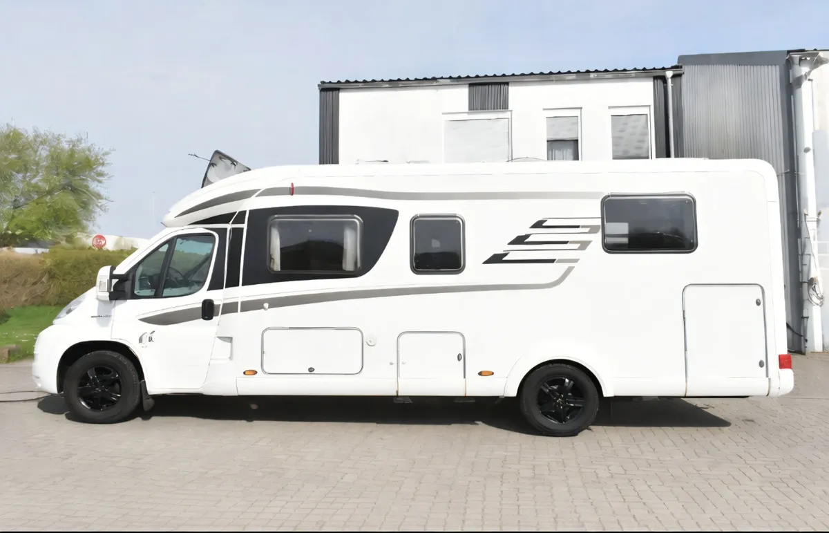2014 HYMER TRAMP 698CL ISLAND BED A MUST SEE - Image 4