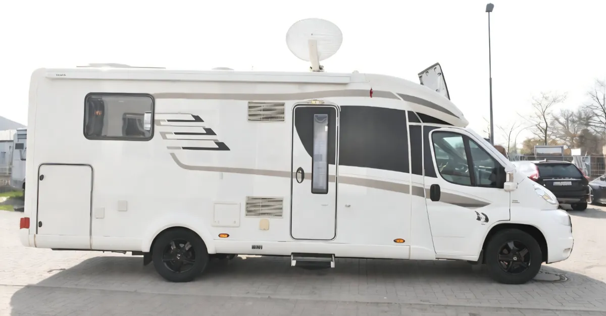 2014 HYMER TRAMP 698CL ISLAND BED A MUST SEE - Image 3