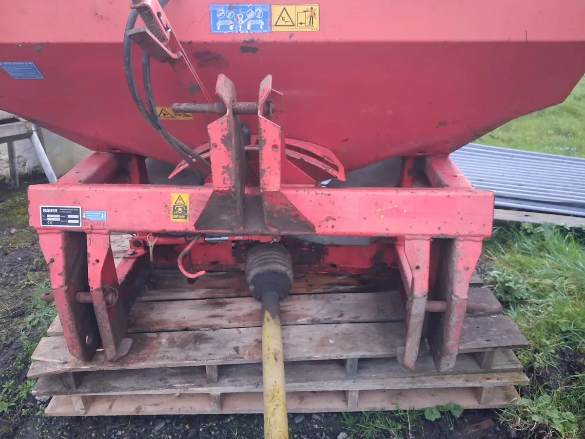 Fertiliser Spreader - Image 3