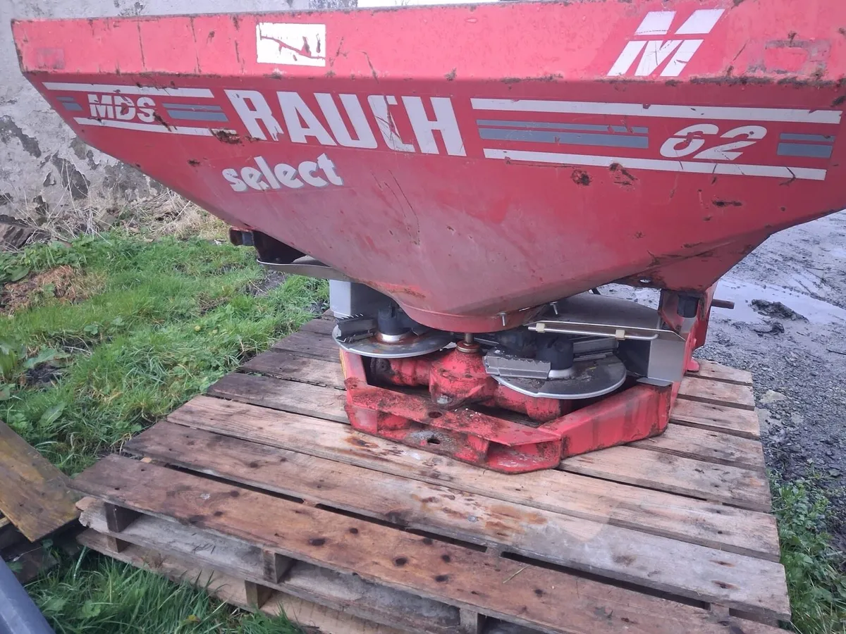 Fertiliser Spreader - Image 2