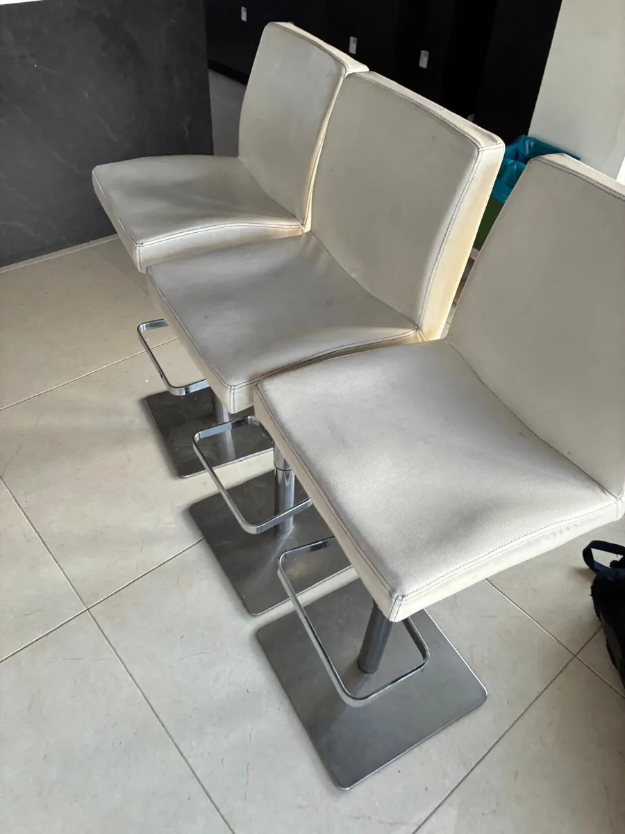 High counter bar stools/chairs