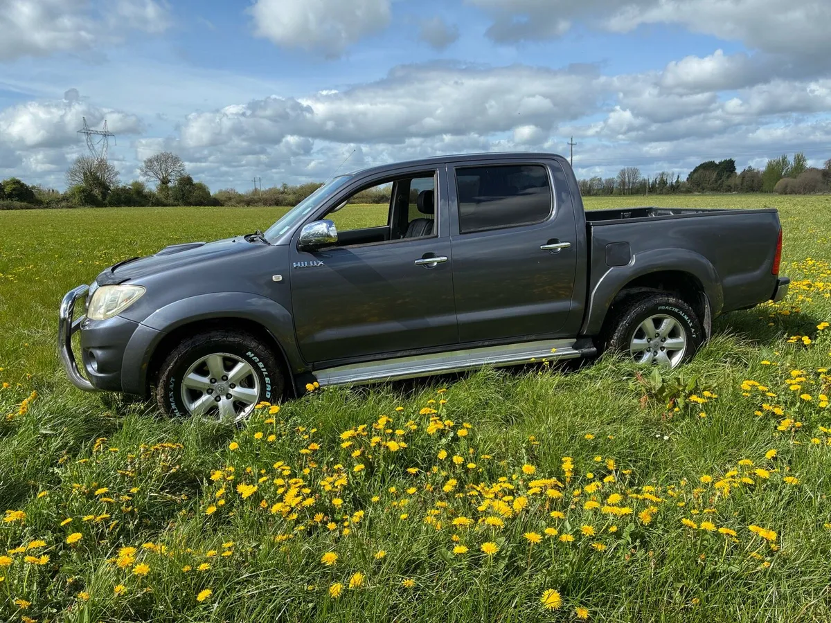 Toyota Hilux - Image 4