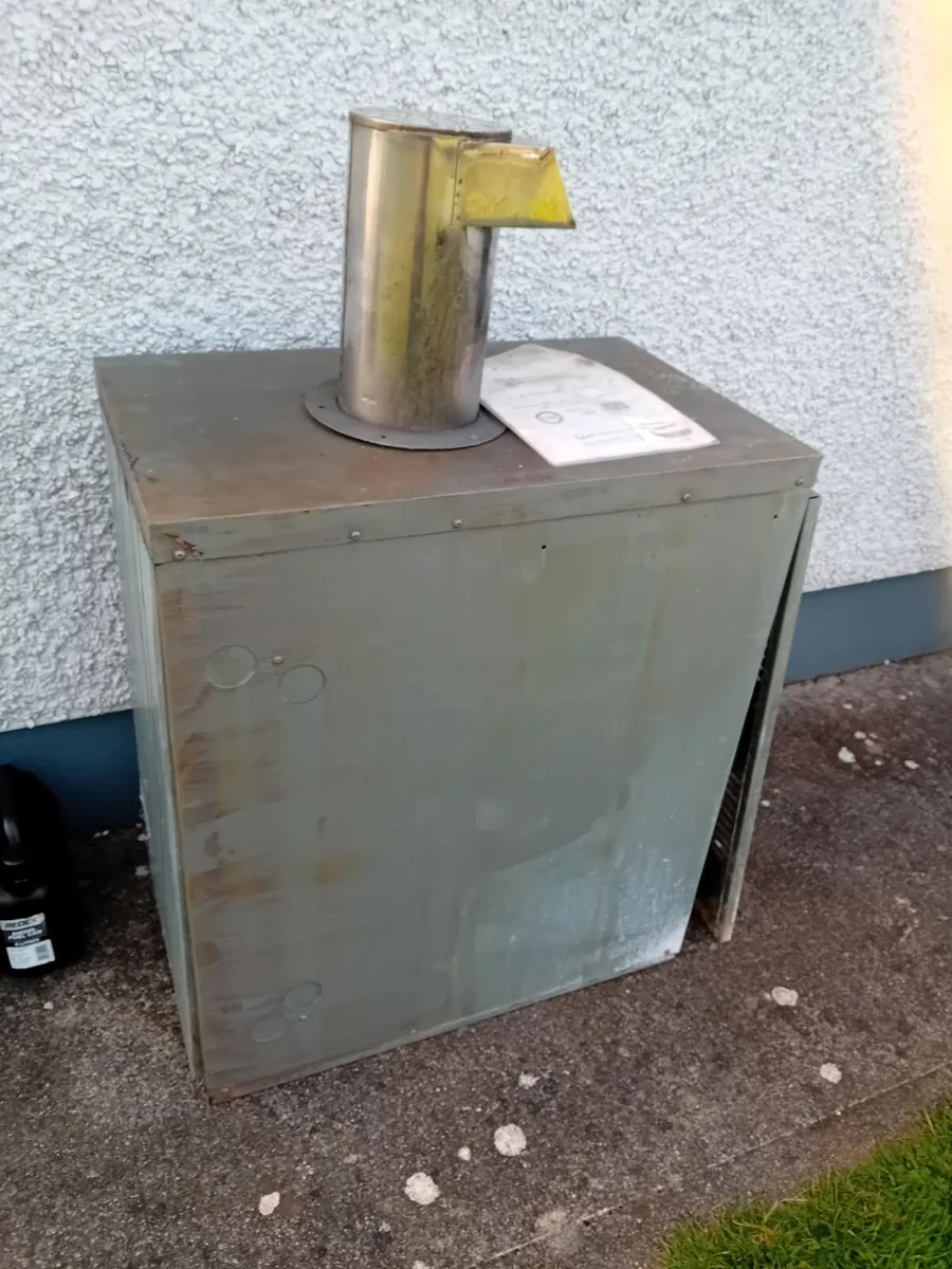 Oil boiler with burner - Image 1