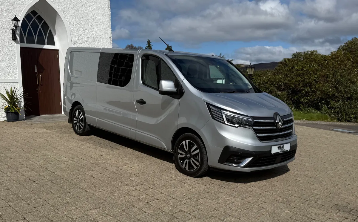 2022 (222reg)Renault Trafic SportPlus Auto 150Crew - Image 1