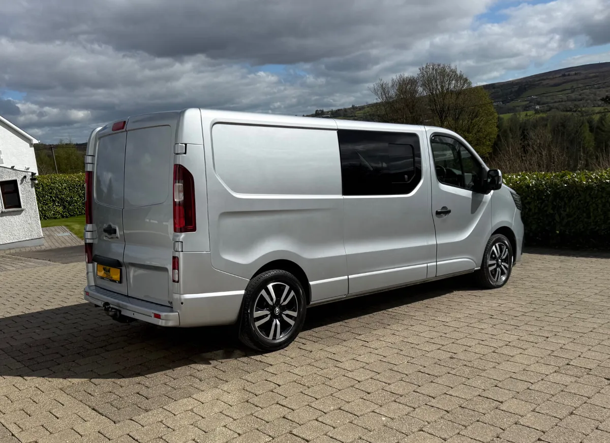 2022 (222reg)Renault Trafic SportPlus Auto 150Crew - Image 4