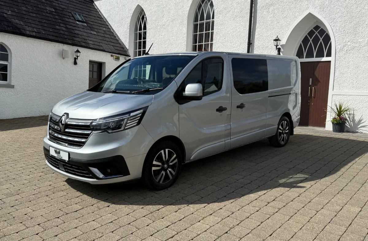 2022 (222reg)Renault Trafic SportPlus Auto 150Crew - Image 3