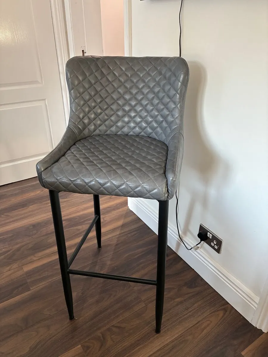 Dining Table and Chairs (high) - Image 2