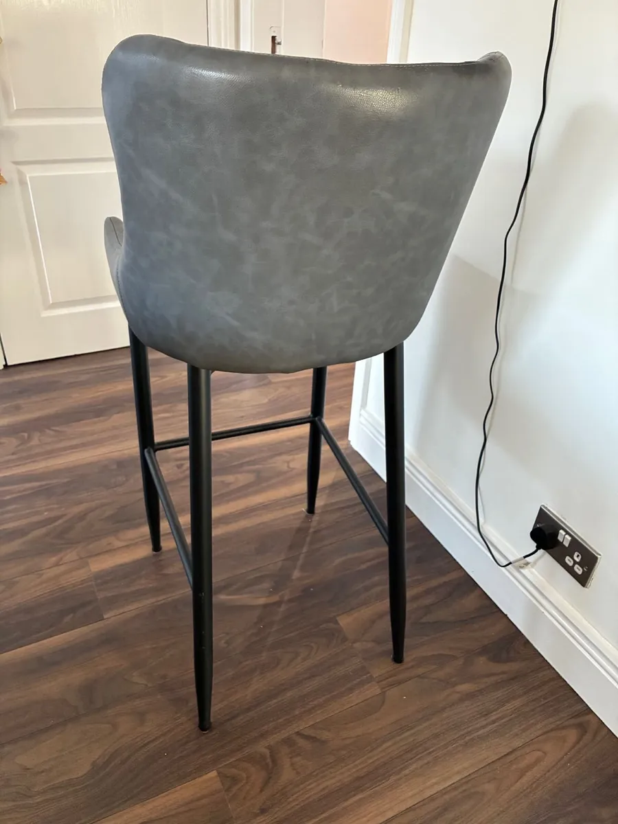 Dining Table and Chairs (high) - Image 3