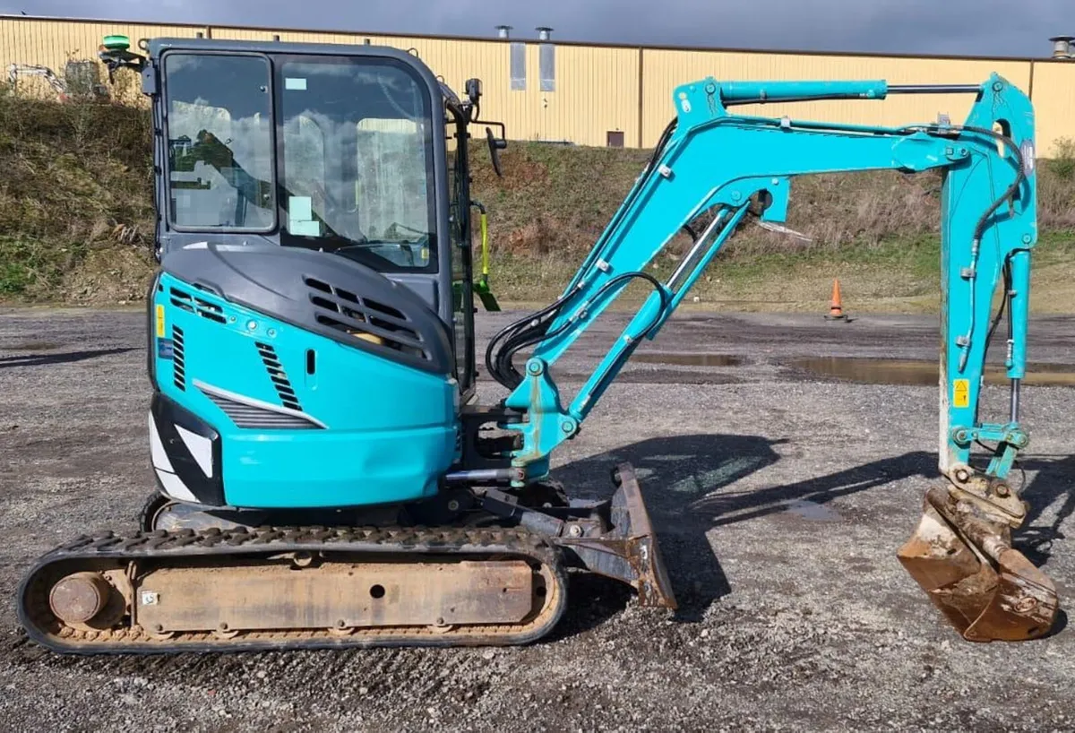 Kobelco SK28SR-6 Mini Digger - Image 2