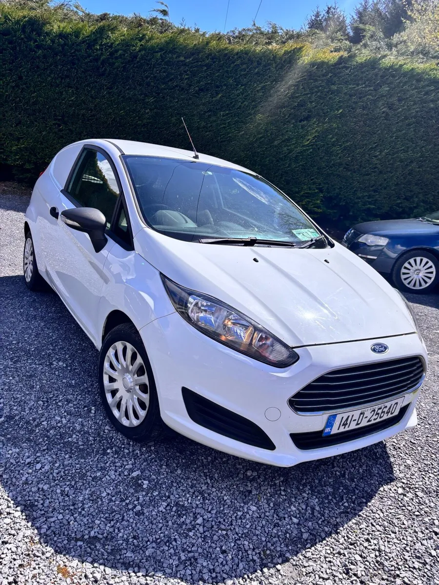 2014 ford fiesta hatchback diesel white - Image 2