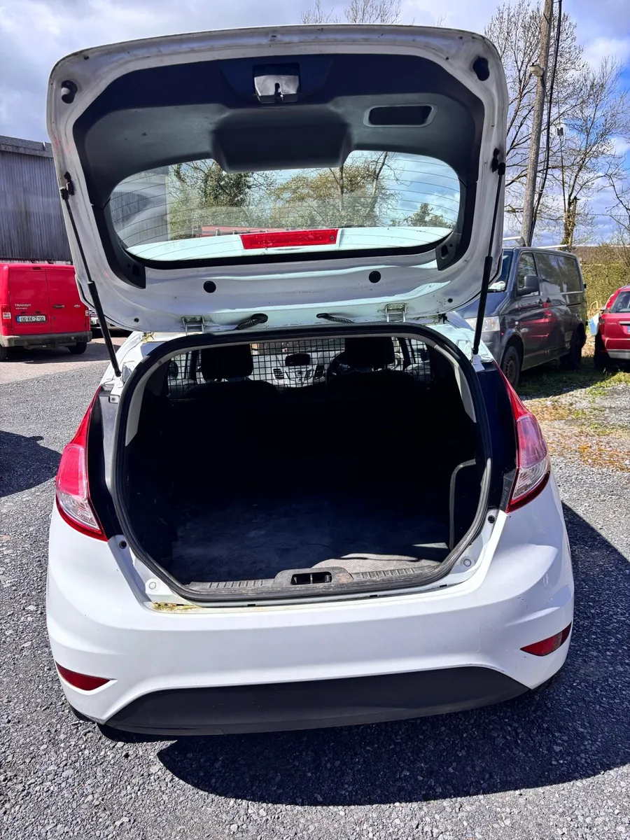 2014 ford fiesta hatchback diesel white - Image 4