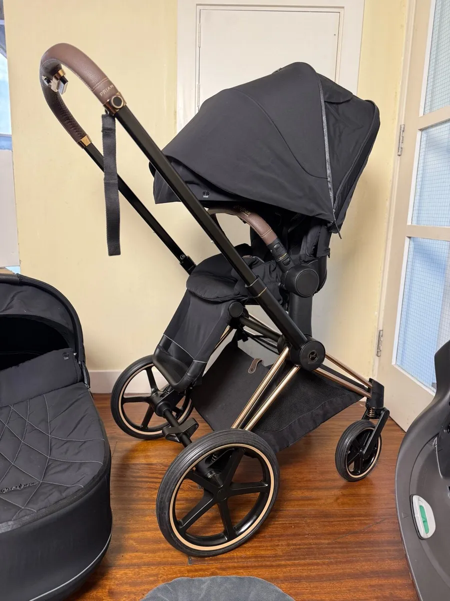 As new Cybex Priam travel system car seat isofix - Image 3