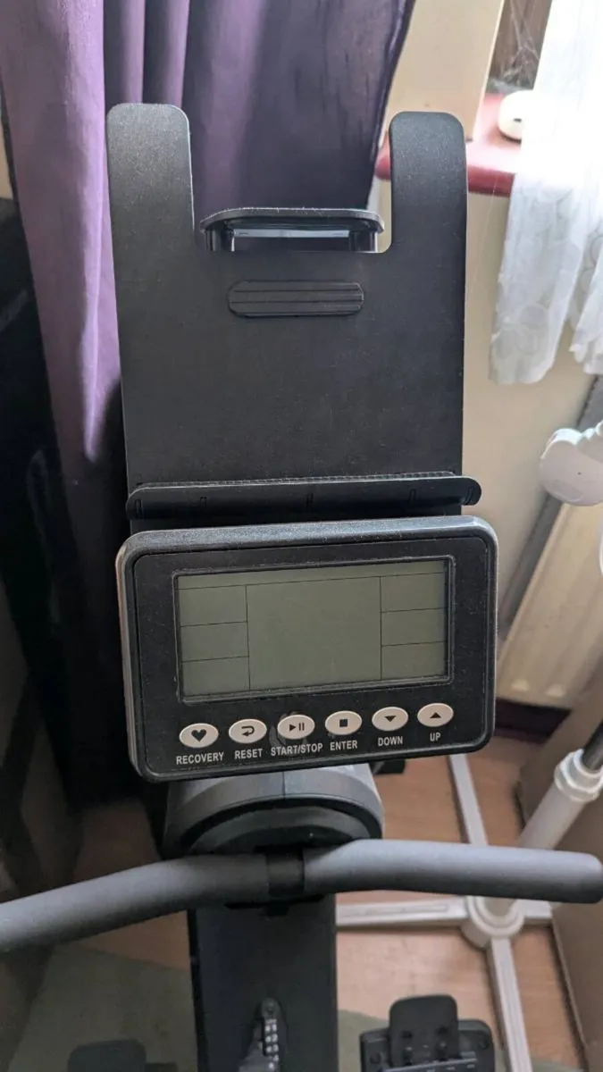 Rowing Machine – Excellent Condition – Home Fitnes - Image 2