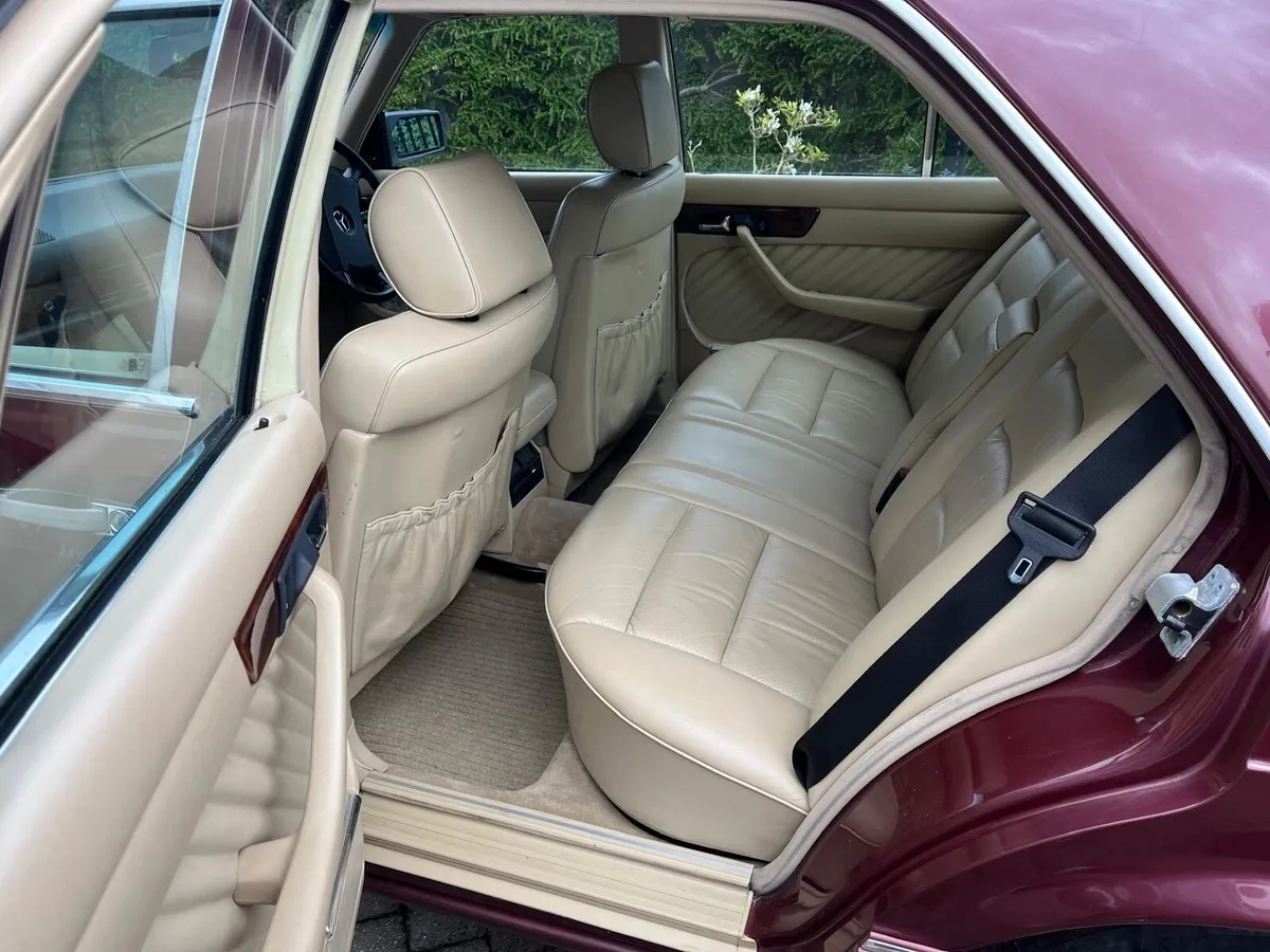 Mercedes Benz 300SE - Image 2