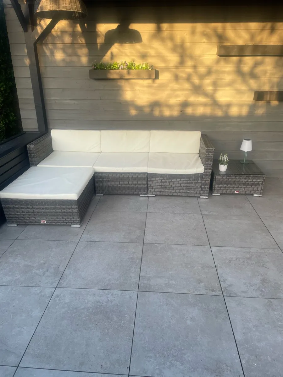 Rattan sofa and table excellent condition - Image 1