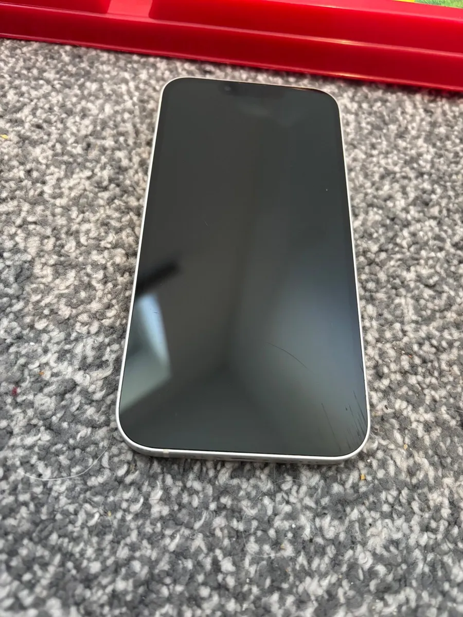 iPhone 13 - Image 4