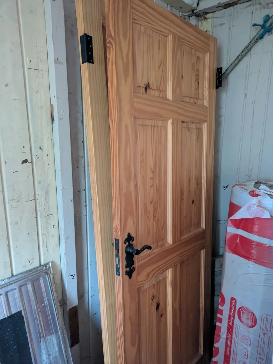 Internal pine doors - Image 1