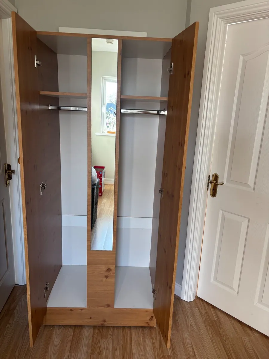 Wardrobe and chest of drawers - Image 1