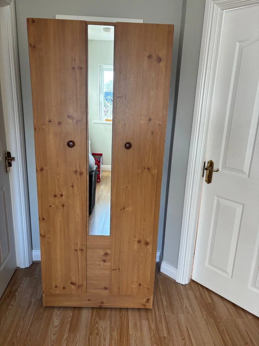 Wardrobe and chest of drawers - Image 2