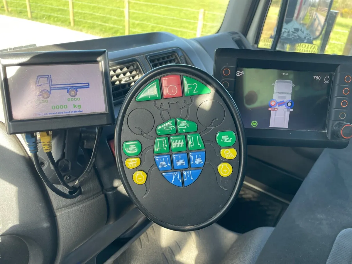 DAF LF Road Sweeper - Image 4