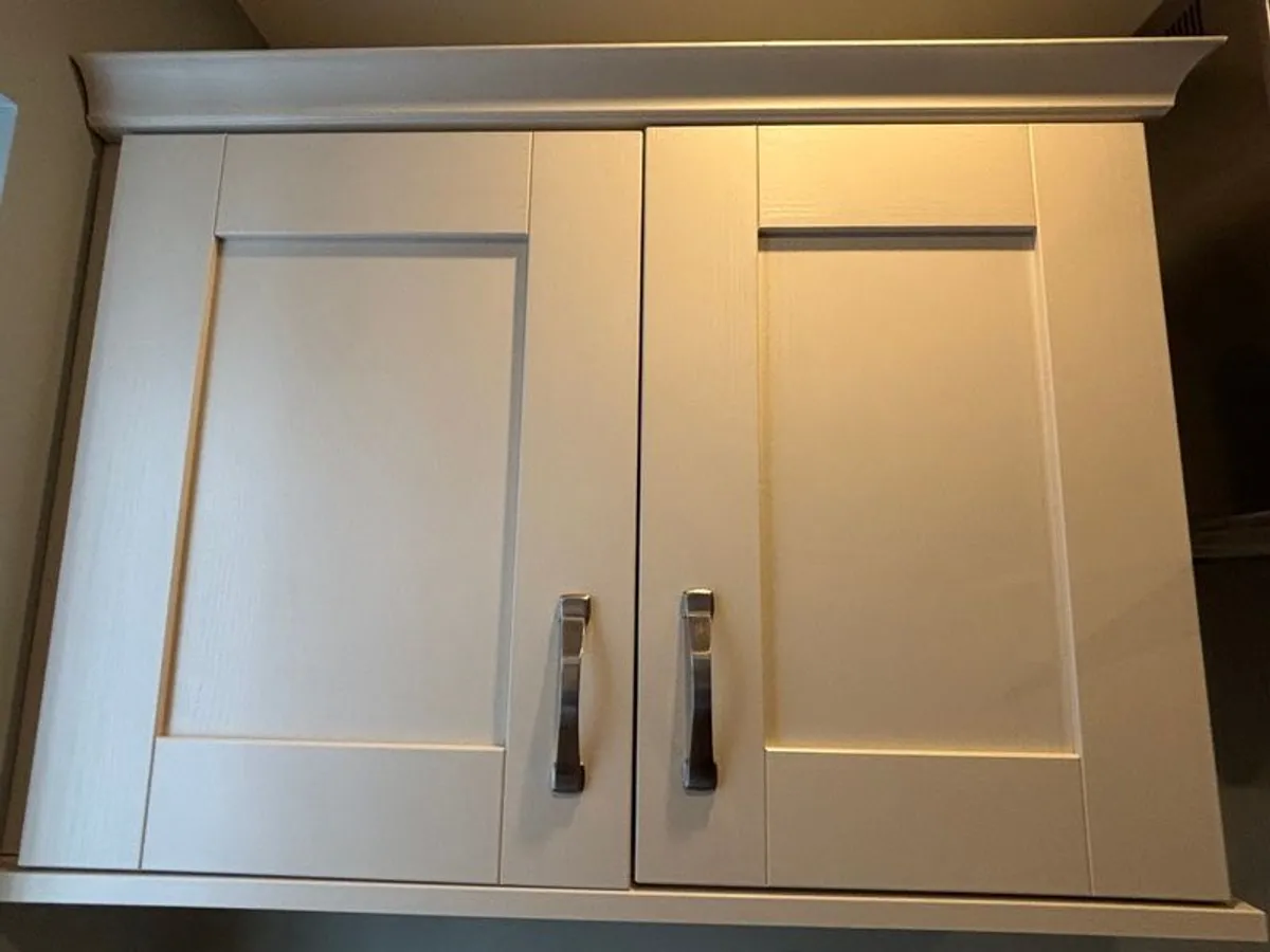 Modern Shaker Style Kitchen - Excellent Condition - Image 4