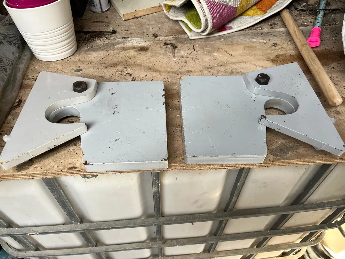 Quick release hooks - Image 1